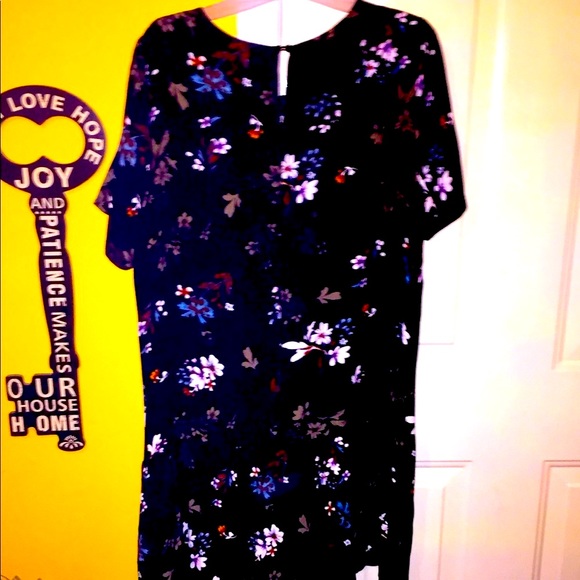 Reitman’s Gorgeous Floral Knee Length Dress! - Picture 5 of 8